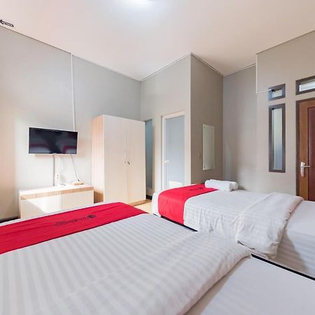 Отель Reddoorz Syariah Near Politeknik Negeri Bandung Campus Cimahi Экстерьер фото