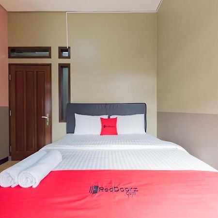 Отель Reddoorz Syariah Near Politeknik Negeri Bandung Campus Cimahi Экстерьер фото