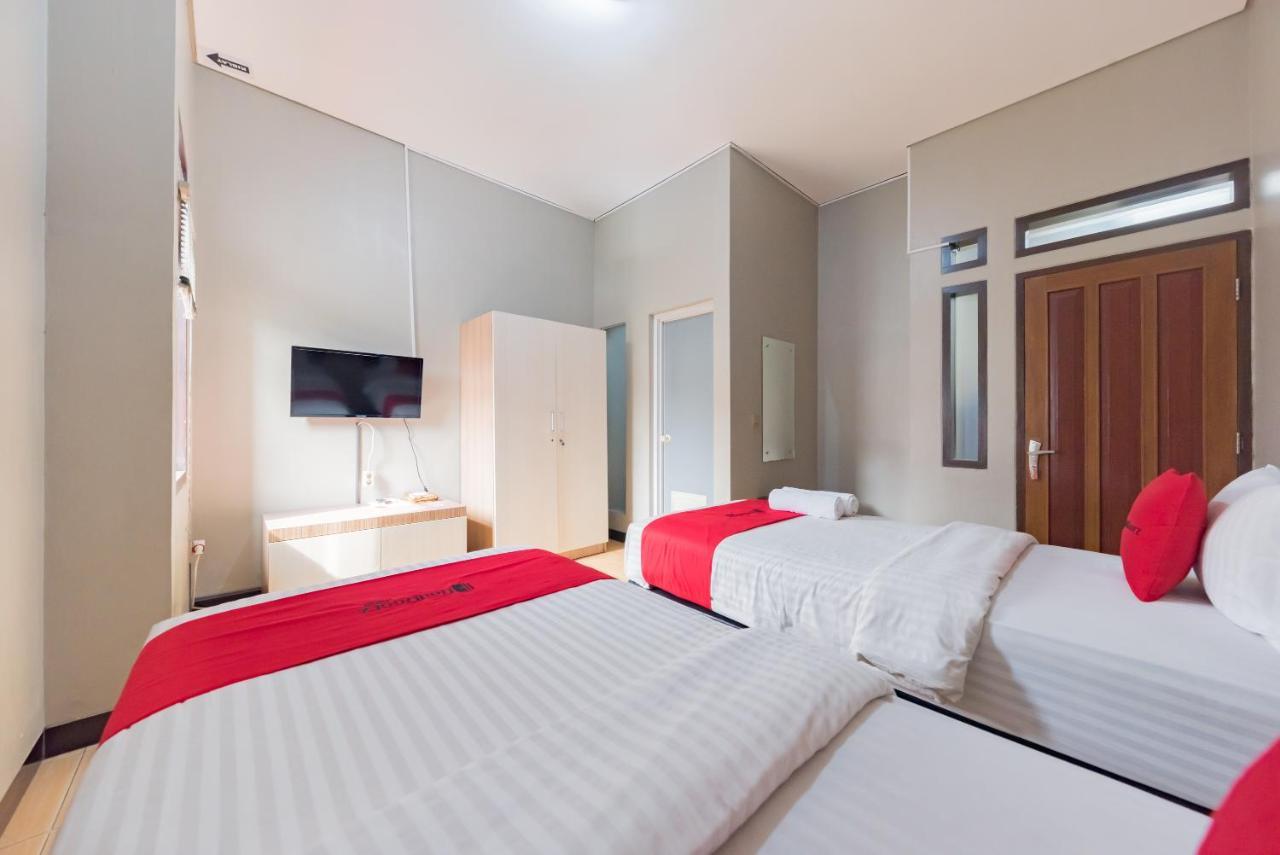 Отель Reddoorz Syariah Near Politeknik Negeri Bandung Campus Cimahi Экстерьер фото