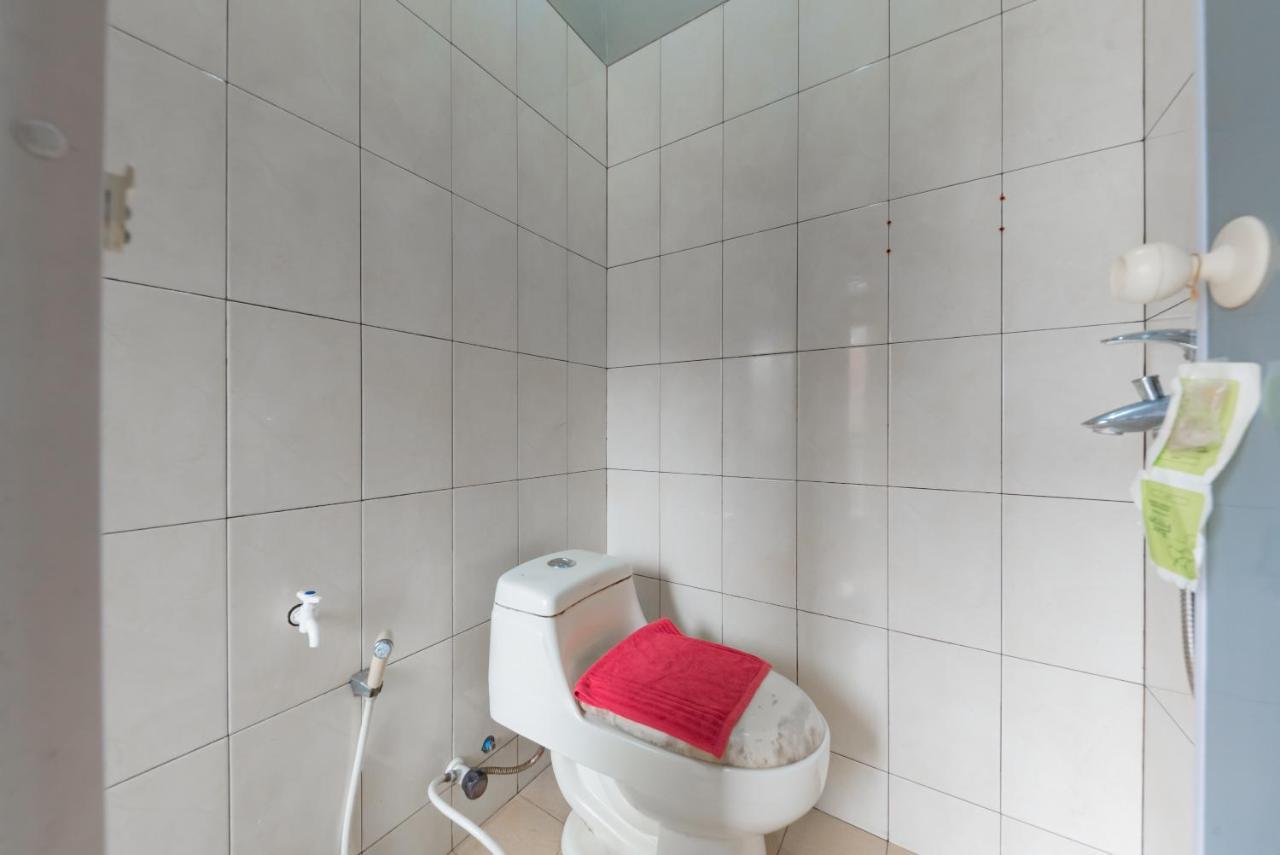 Отель Reddoorz Syariah Near Politeknik Negeri Bandung Campus Cimahi Экстерьер фото