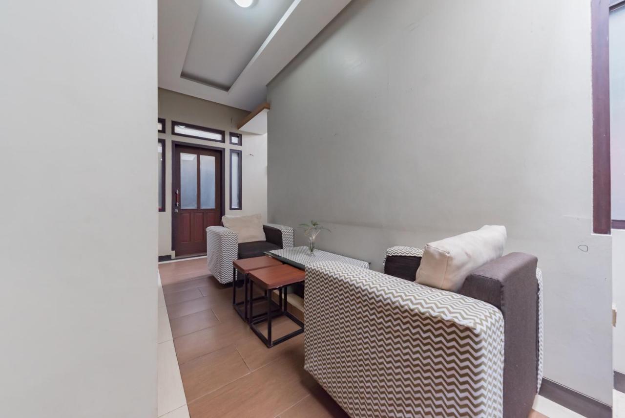 Отель Reddoorz Syariah Near Politeknik Negeri Bandung Campus Cimahi Экстерьер фото