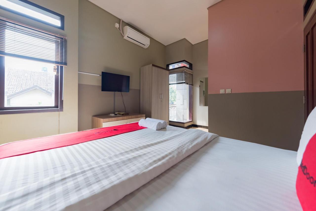 Отель Reddoorz Syariah Near Politeknik Negeri Bandung Campus Cimahi Экстерьер фото